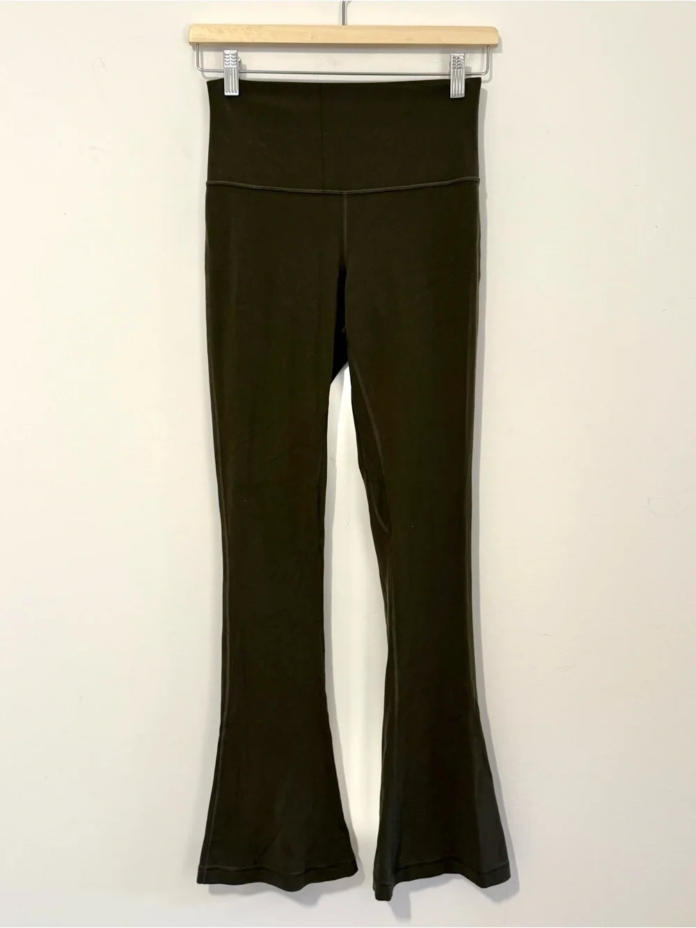 Lululemon Groove Super-High-Rise Flared Pant Nulu Women’s Size 6 Dark Olive